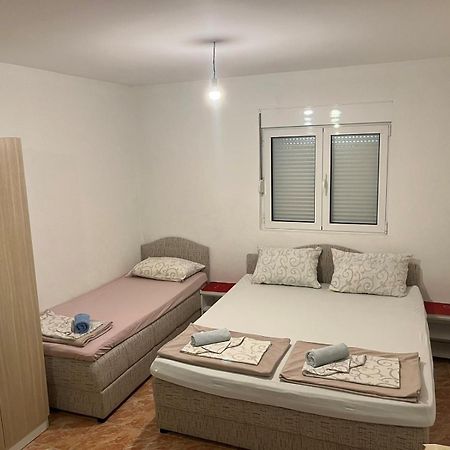 Apartmani Neda Bane Petrovac Exterior photo