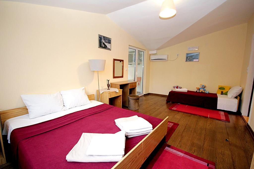 Apartmani Neda Bane Petrovac Room photo