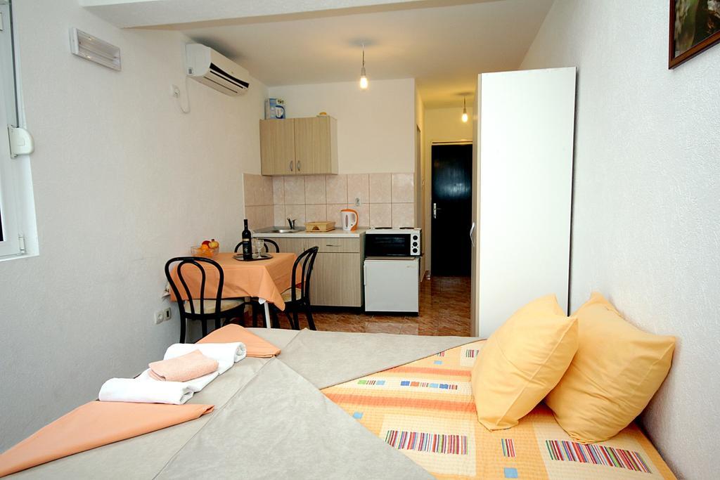 Apartmani Neda Bane Petrovac Room photo