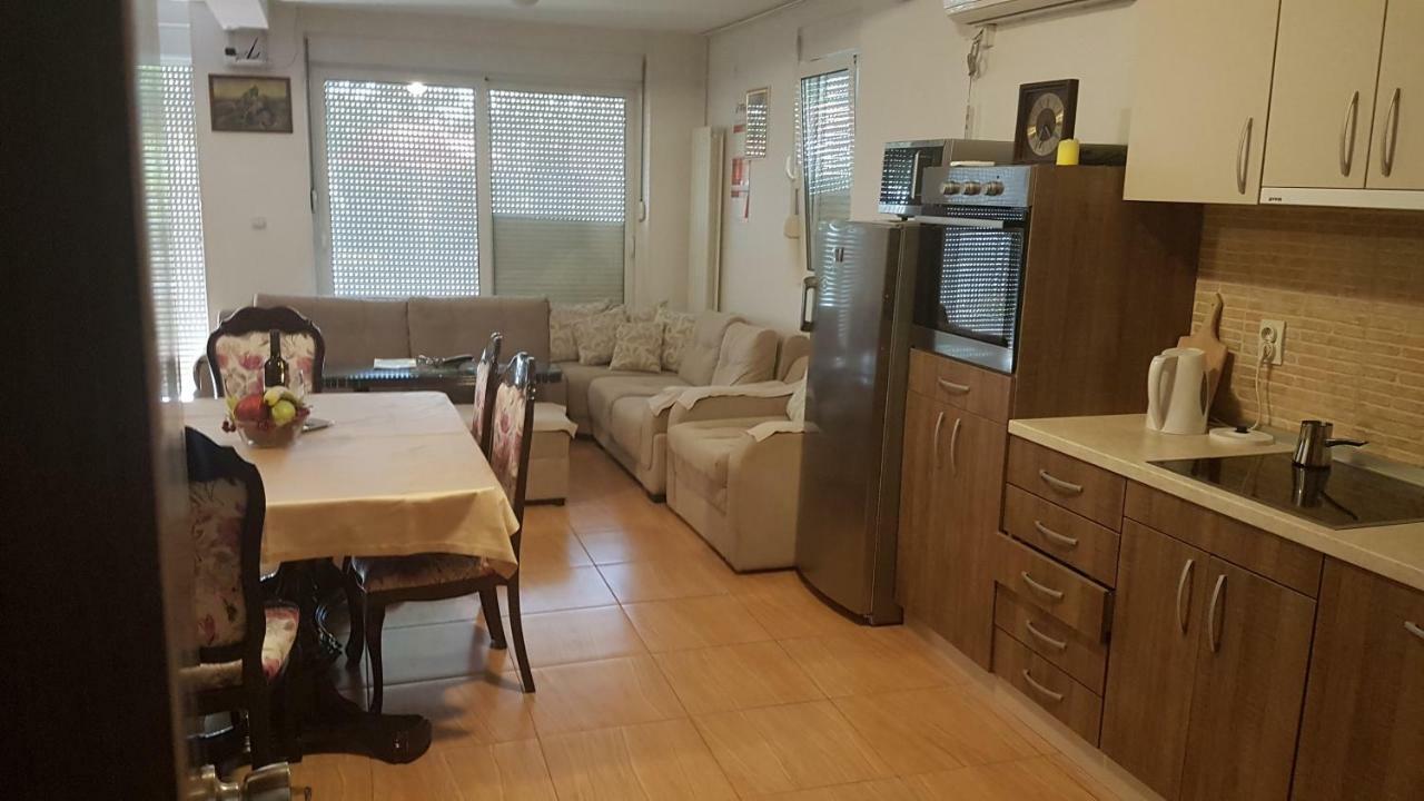 Apartmani Neda Bane Petrovac Exterior photo