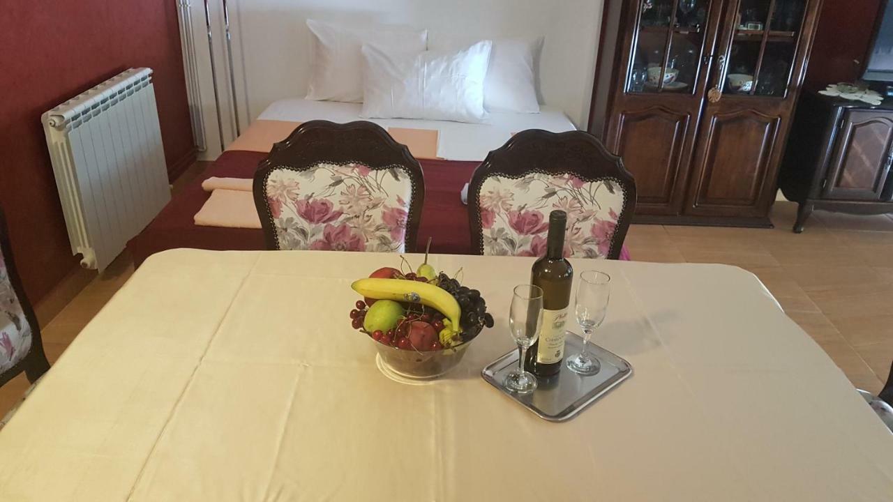 Apartmani Neda Bane Petrovac Exterior photo