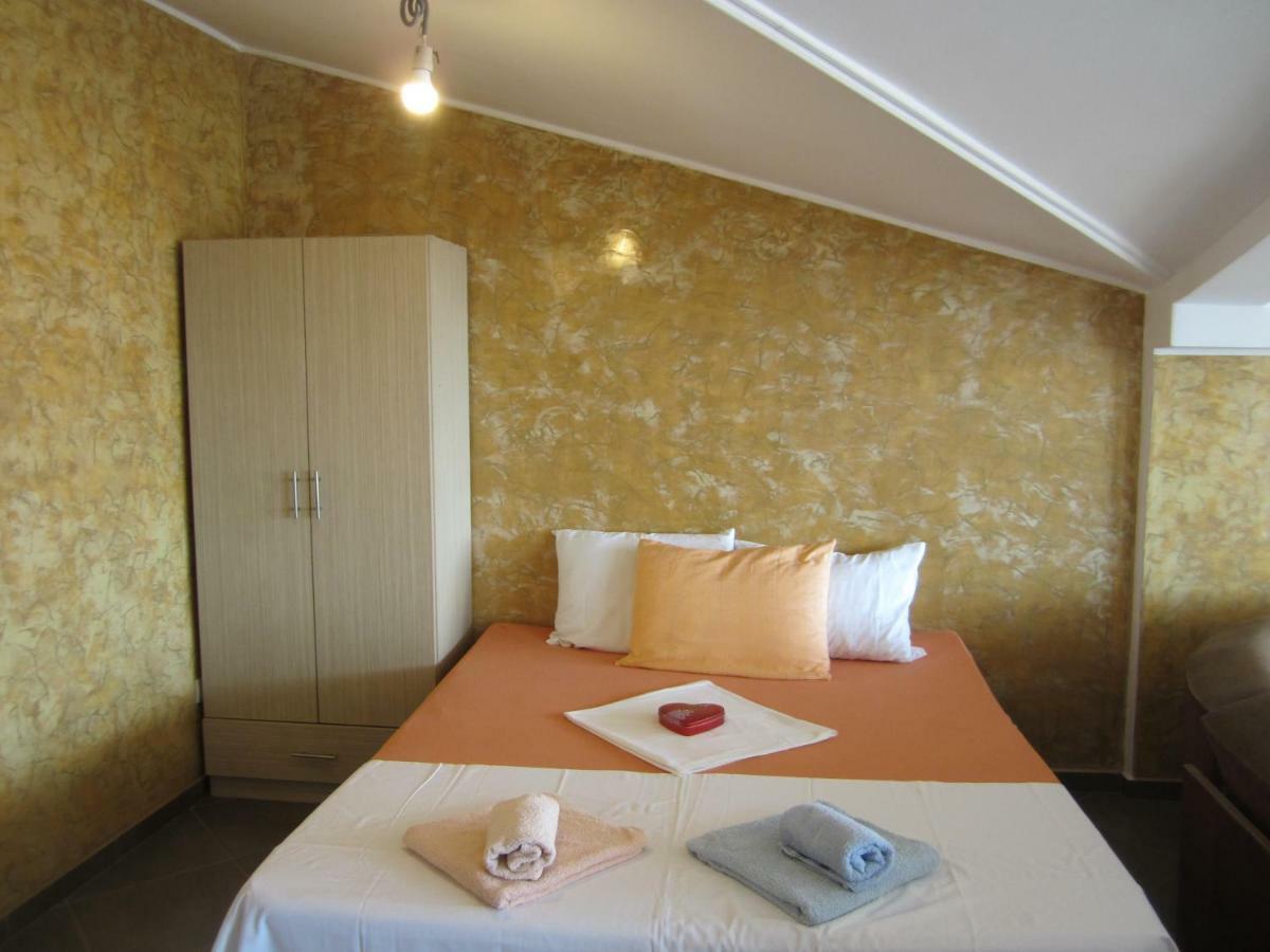 Apartmani Neda Bane Petrovac Exterior photo