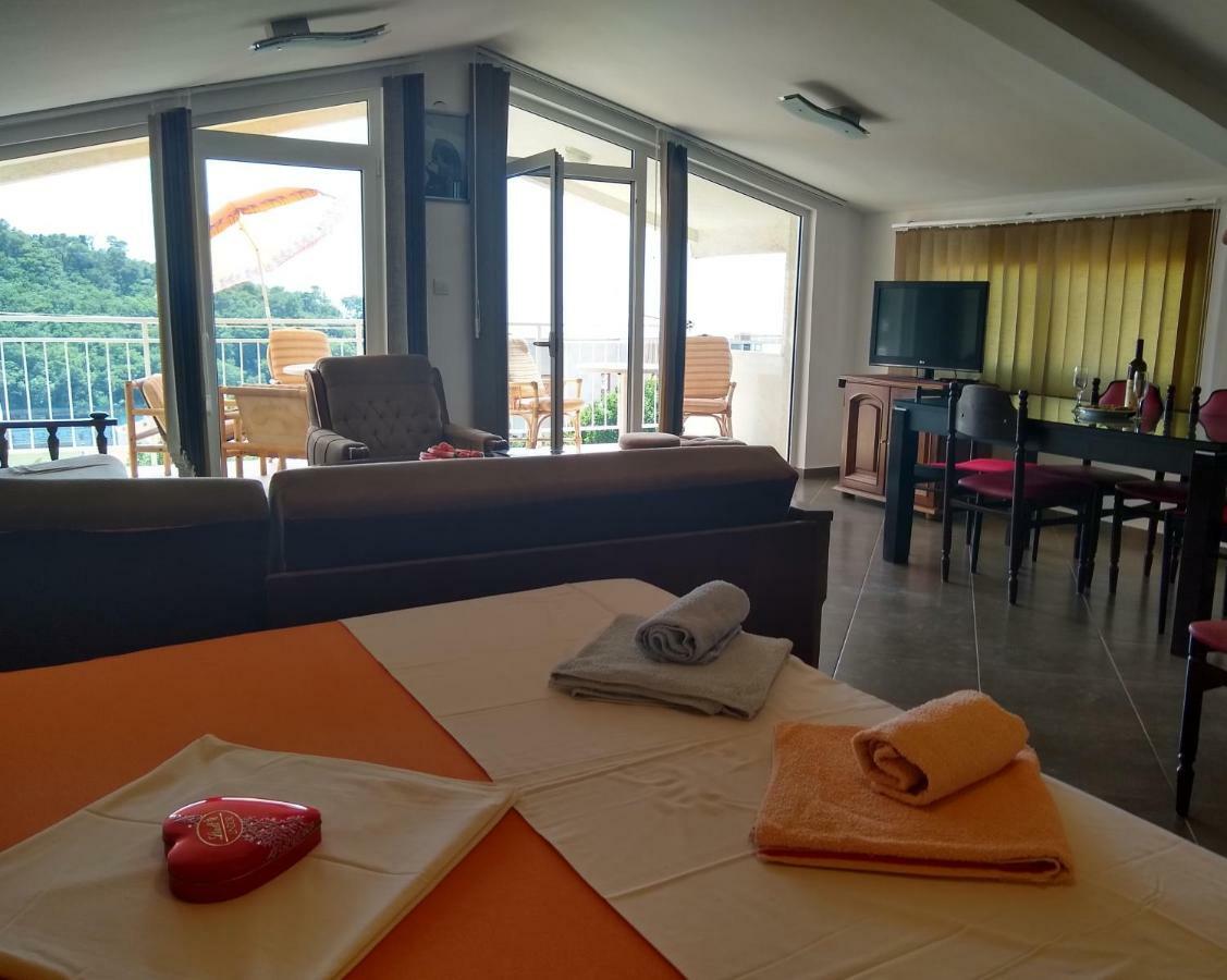 Apartmani Neda Bane Petrovac Exterior photo