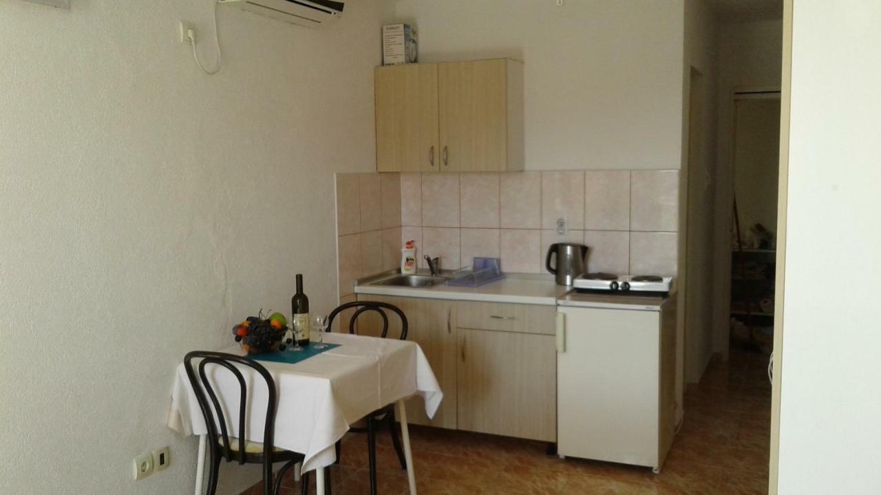 Apartmani Neda Bane Petrovac Exterior photo